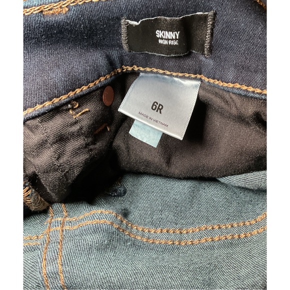 EXPRESS ~High Waisted Dark Wash Jeans (NWT) - Picture 9 of 14